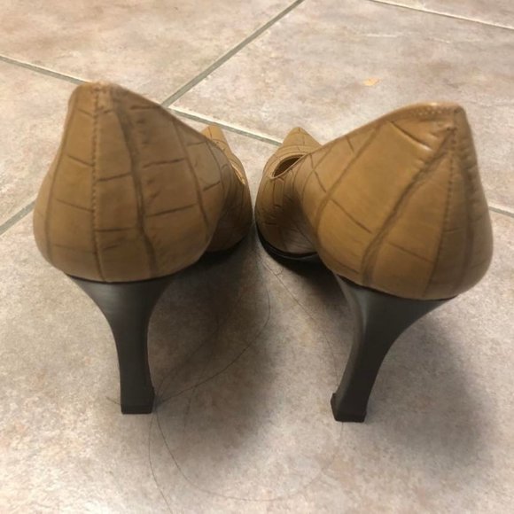 Meda Textured Beige leather Heels. - Picture 5 of 5